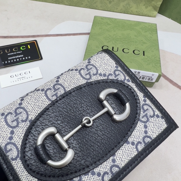 グッチ財布コピー内部構造